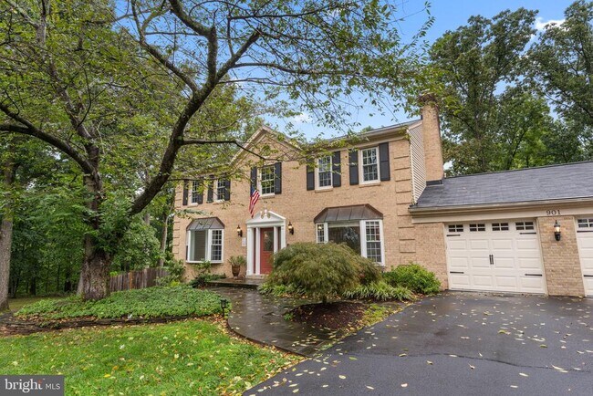 Building Photo - 901 Holly Creek Dr