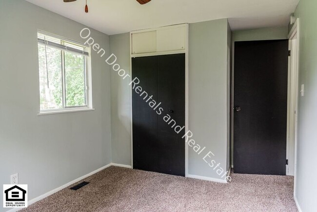 Building Photo - 6718 Raintree Rd