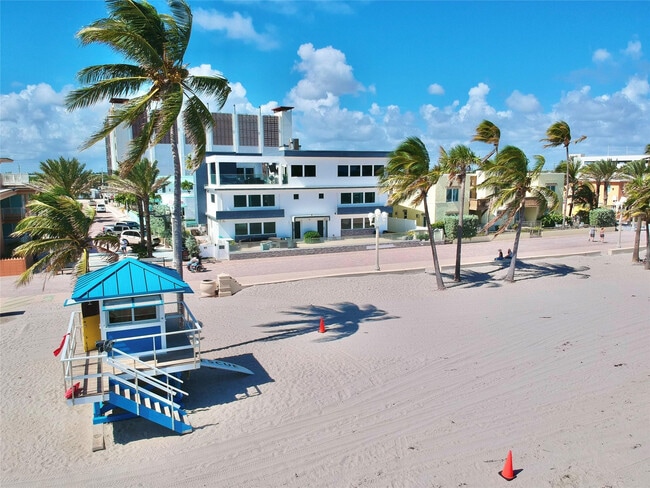 Building Photo - 2203 N Surf Rd