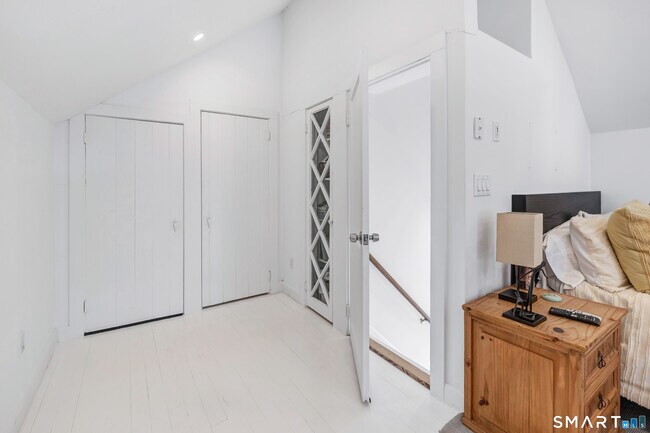 Building Photo - 70 Cranbury Rd