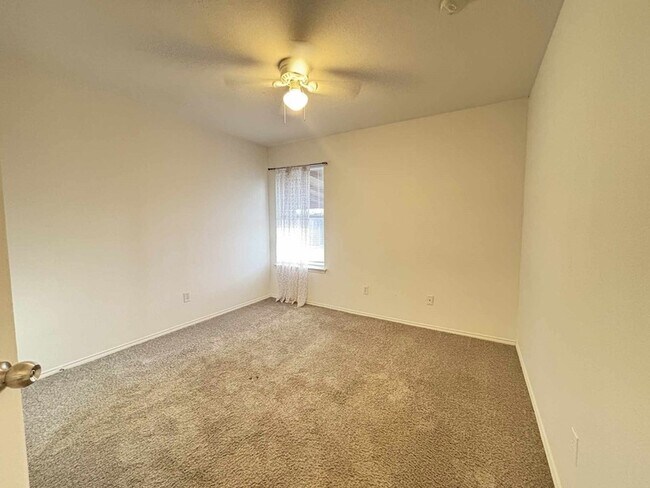 Building Photo - 830 W Colony Dr