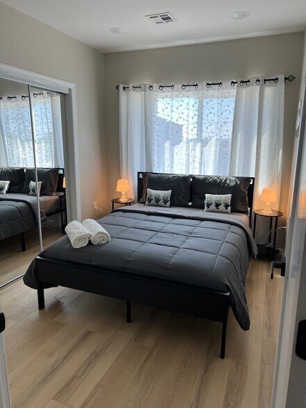 Room with furnished option - 40 Lewis Ave