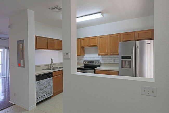 Building Photo - Cypress Landing 10033