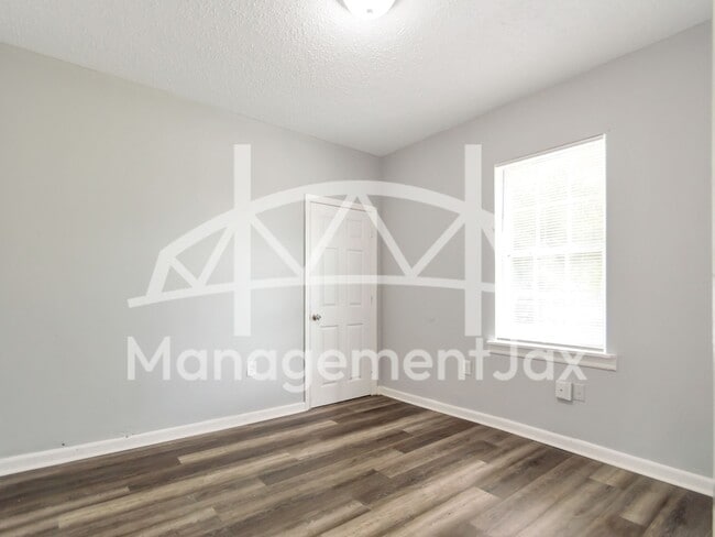 Building Photo - 1165 Hart St