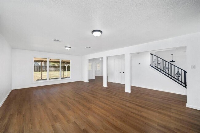 Building Photo - 12711 Shady Knoll Ln