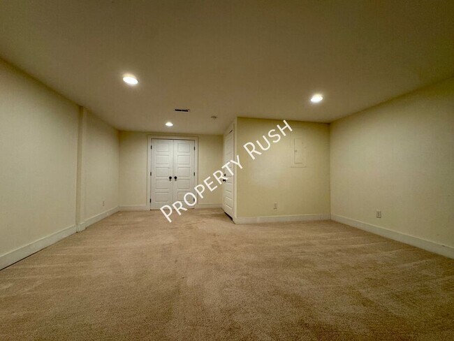 Building Photo - 6477 Olin Ln