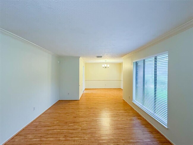 Building Photo - 2926 Colonial Dr