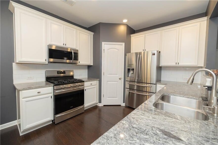 Building Photo - 7245 Heritage Oak Ct