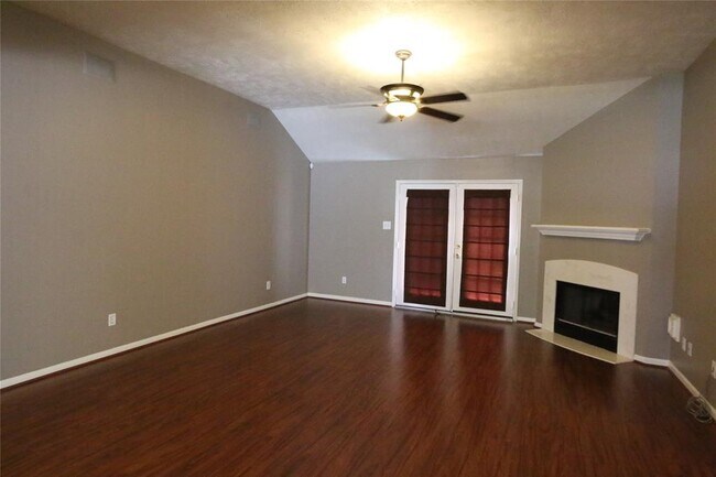 Building Photo - 10811 Burkes Garden Dr