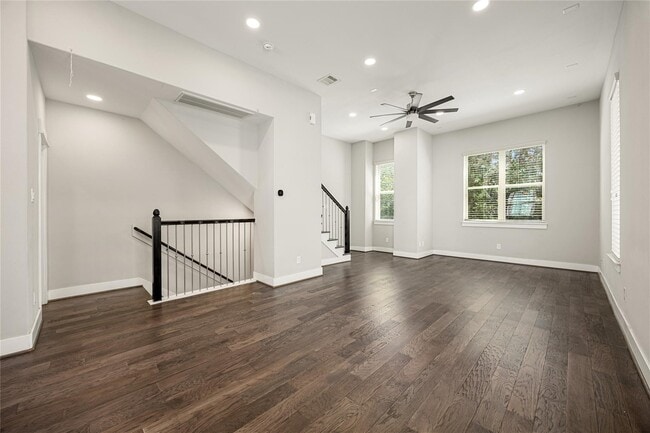 Building Photo - 707 Schwartz St