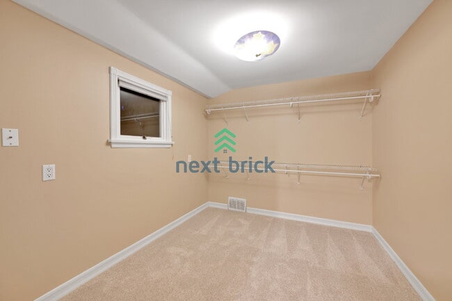 Building Photo - Stunning Bellevue Home for Rent