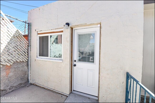 Building Photo - 1212 N Laurel St