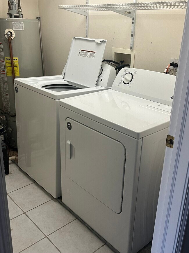 Building Photo - 1004 Enfield Dr