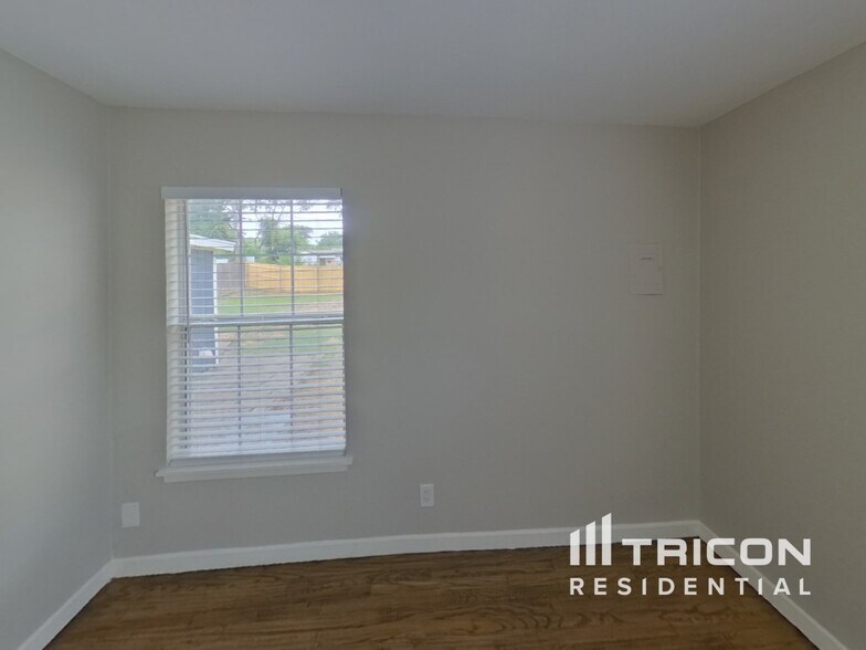 Building Photo - 5229 Westcrest Dr