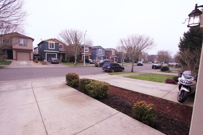 Building Photo - 455 Donna Dr