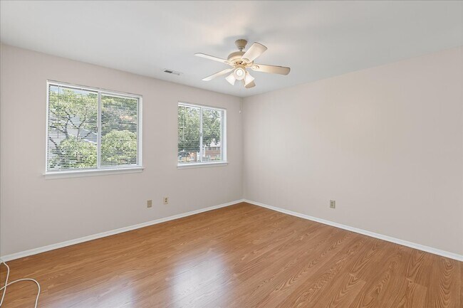 Building Photo - 504B Mulberry Cove