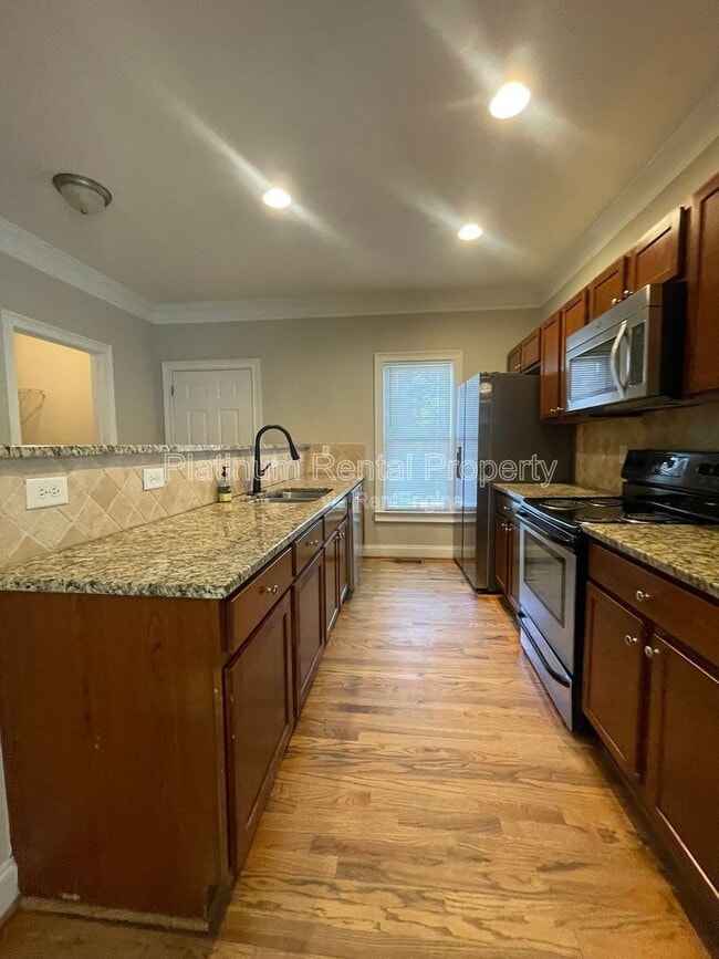 Building Photo - 750 Terry St SE