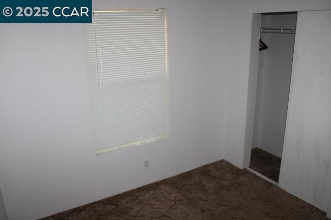 Building Photo - 5266 Sunset Dr