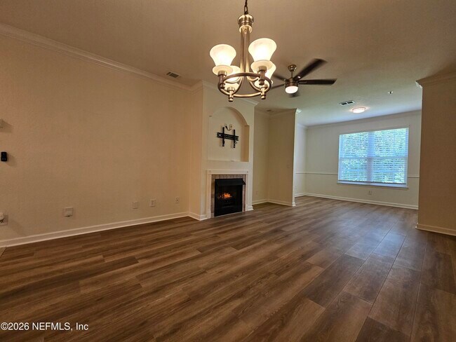 Building Photo - 13810 Sutton Park Dr N