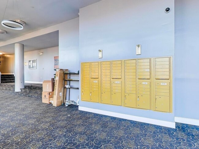 Building Photo - 7250 N Western Ave