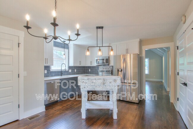 Building Photo - 3025 Blackwood Dr