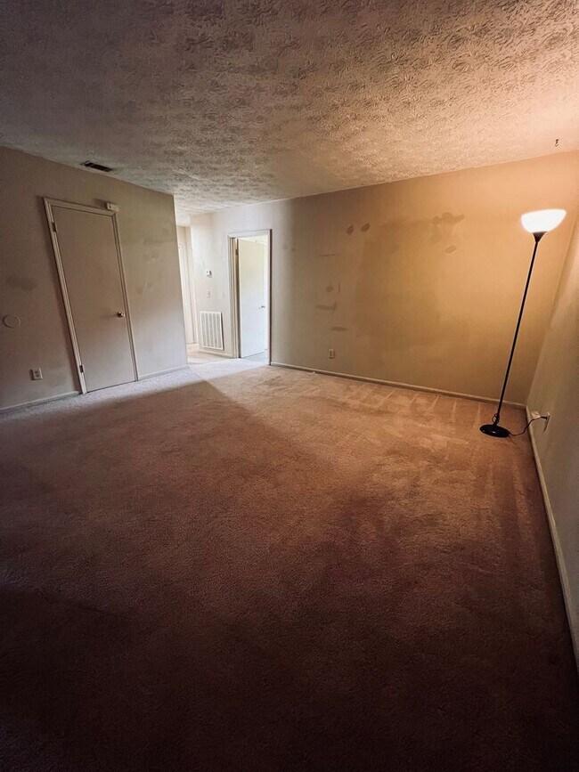 Building Photo - 929 Live Oak Dr