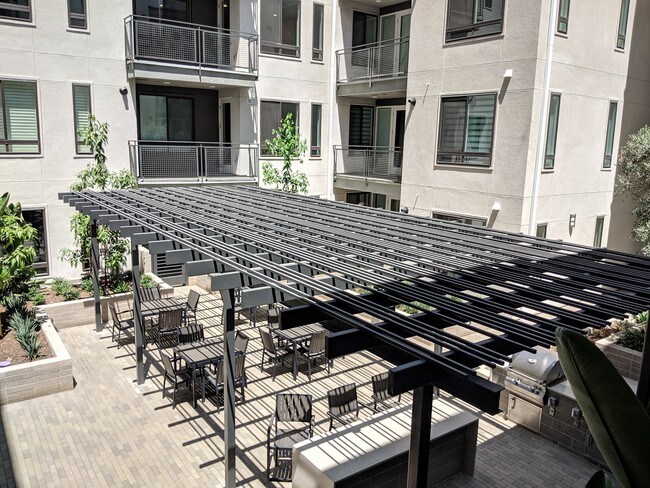 Building Courtyard - 2324 Nolita