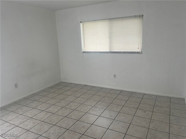 Building Photo - 839 SW 48th Terrace