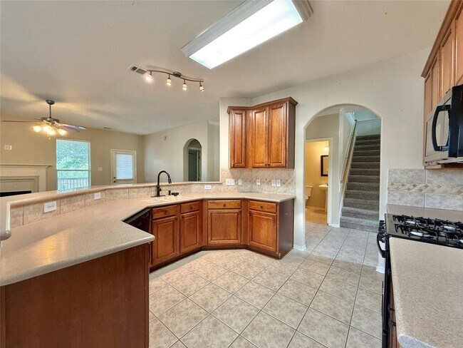 Building Photo - 25314 Oak Knot Dr