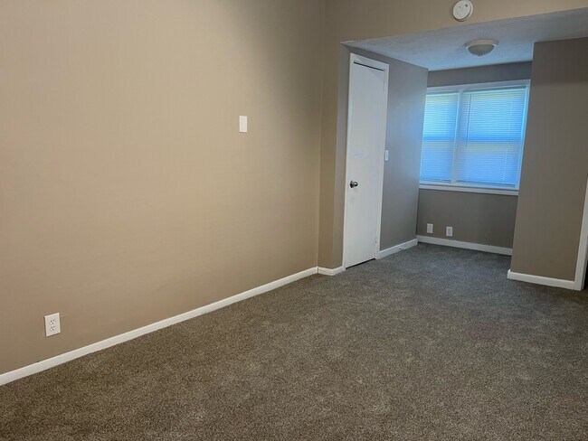 Building Photo - 2117 6th Ave