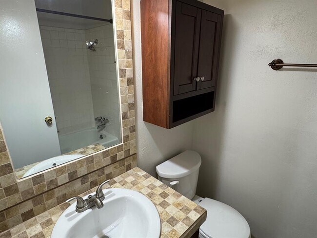 Building Photo - 5112 Meadow Creek Dr