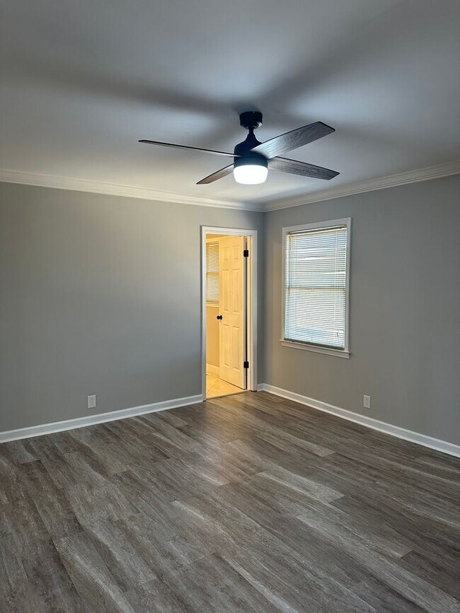 Building Photo - HOME AVALIABLE FOR RENT ON 2 ACRES! **RENT SPECIAL, $500 OFF FIRST FULL MONTH RENT**