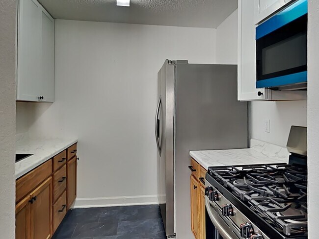 Building Photo - 2059 Dixie Belle Dr