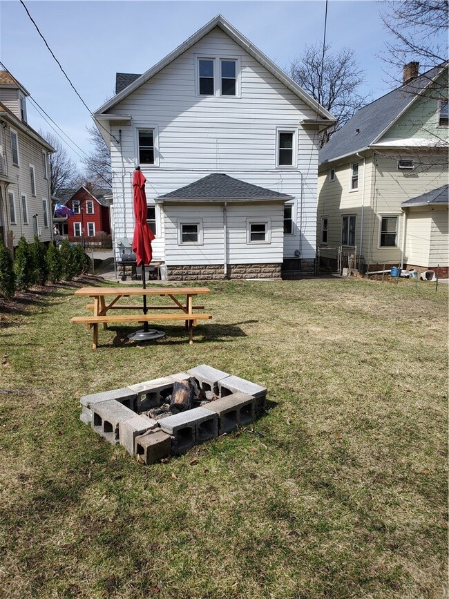 Building Photo - 274 Field St