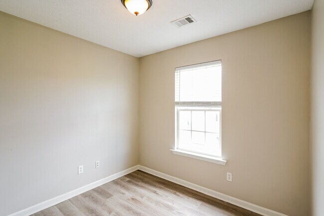 Building Photo - 1021 Tammy Sue Ln