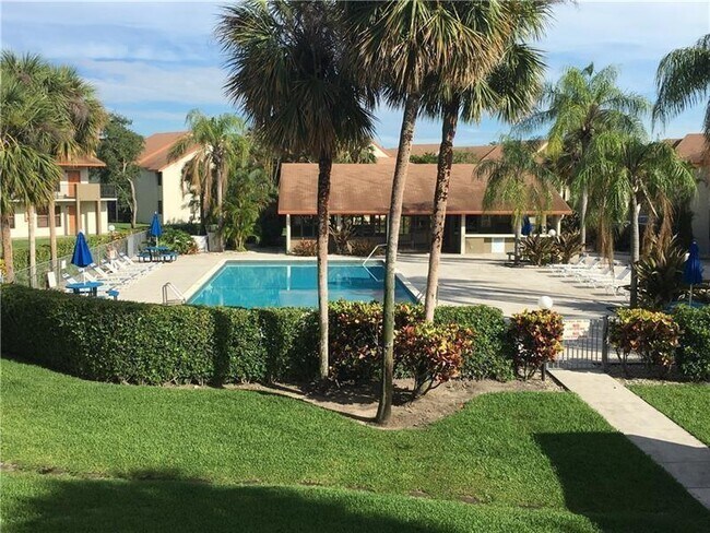 Building Photo - 5539 Courtyard Dr