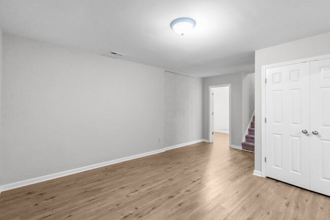 Building Photo - Spacious 2-Story Home with Finished Basement!
