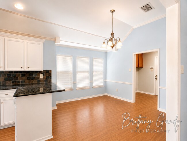 Building Photo - 6037 Braeburn Ct