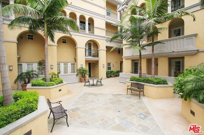 Building Photo - 7101 Playa Vista Dr