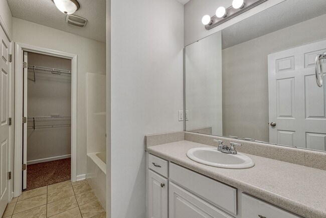Building Photo - 567 Seays Crest Dr