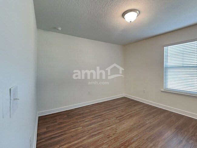 Building Photo - 5807 Hampton Creek Rd