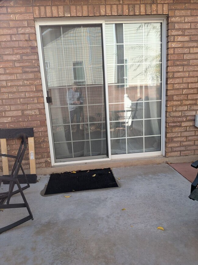 Building Photo - Low-Maintenance Living in the Heart of St. George