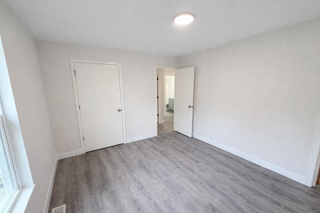 Building Photo - 1709 Hanover Blvd