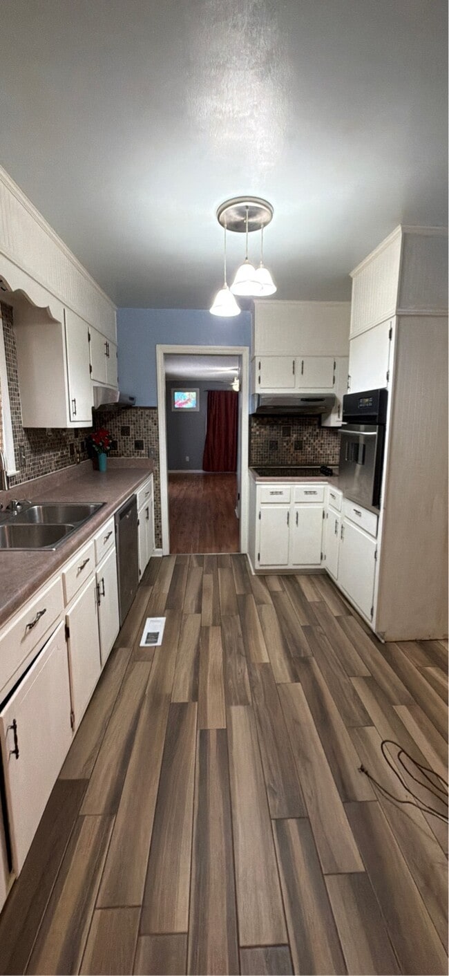 Building Photo - 1204 19th Ave SE