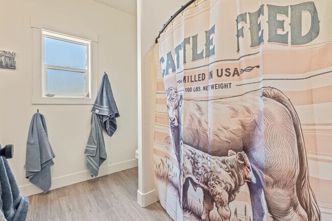 Building Photo - 303 CM Rdg Ln