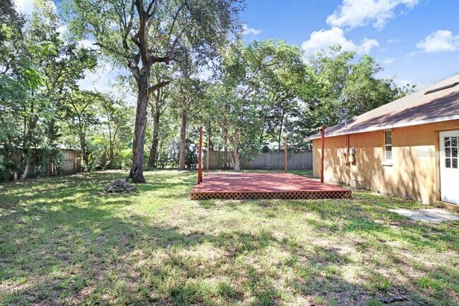 Building Photo - 1131 Dogwood Ave