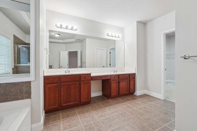 Building Photo - 3808 Fairhill Point