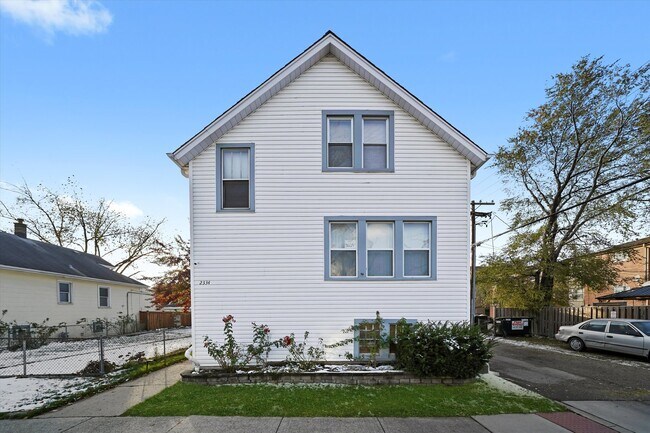 Building Photo - 2334 N 74th Ave