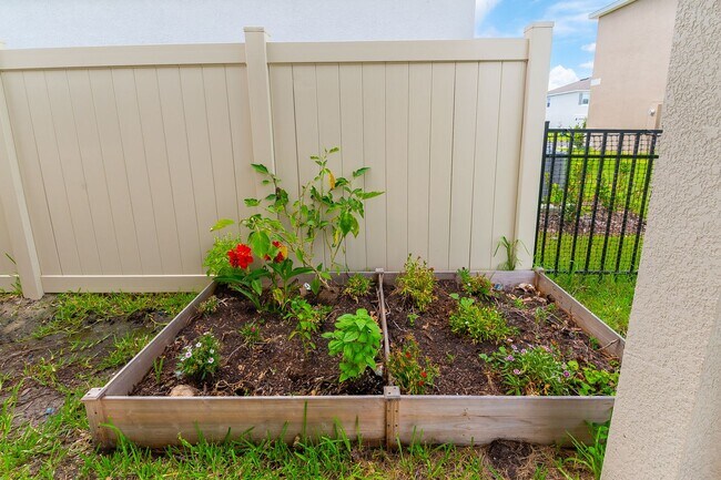 Building Photo - Pet Friendly, Spacious, modern 4 bed home ...