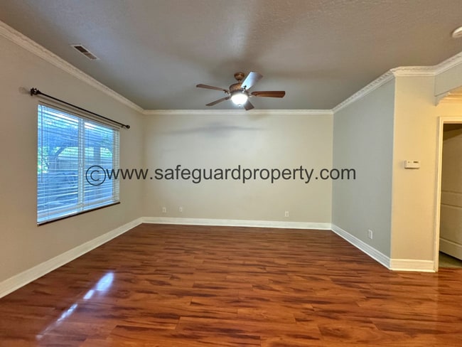 Building Photo - Modern Townhome in Gated Community